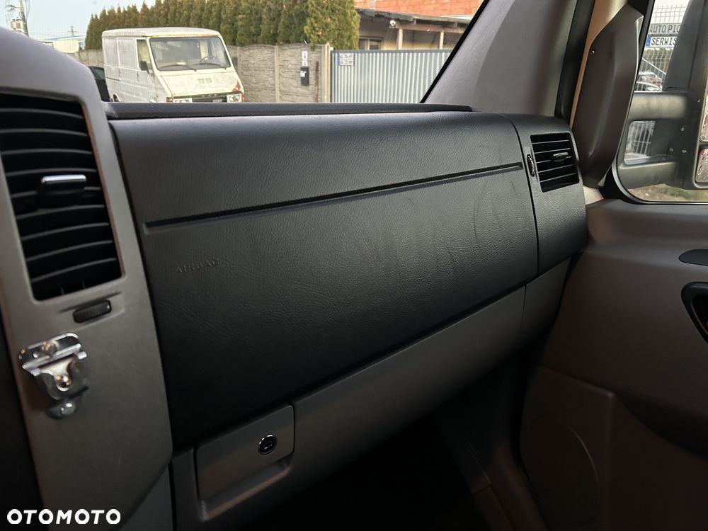 Mercedes-Benz Sprinter - 13