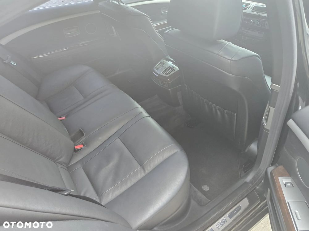 BMW Seria 7 740i - 12