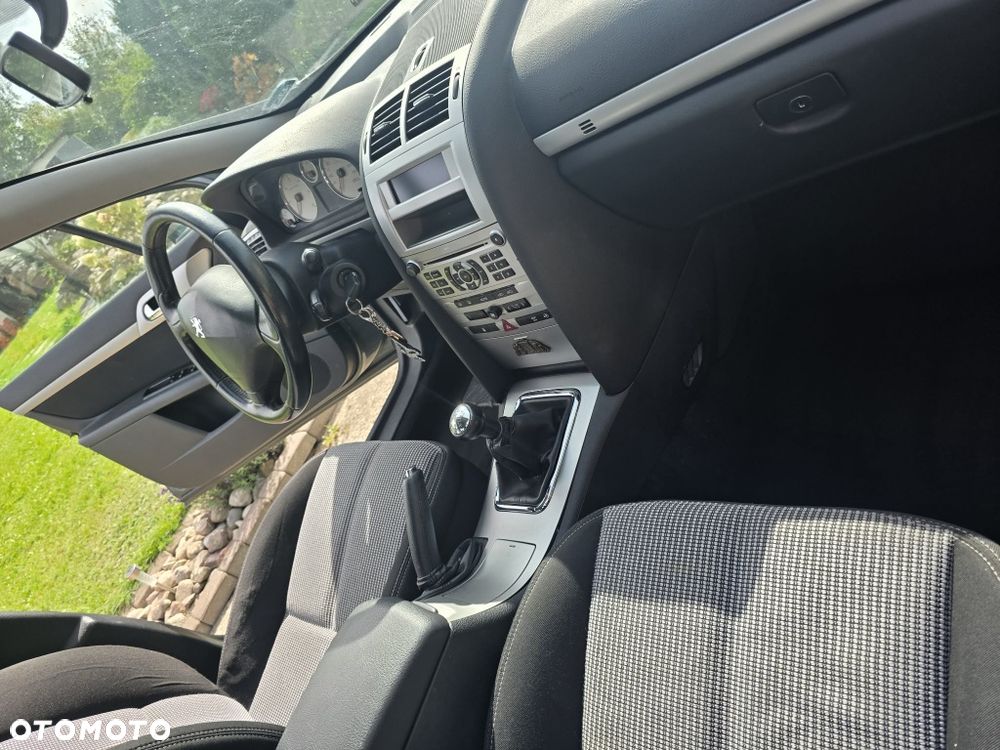 Peugeot 407 - 6