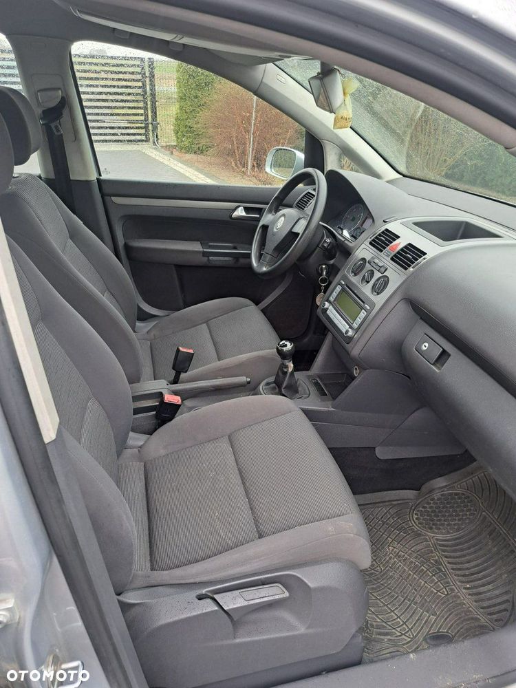 Volkswagen Touran - 10