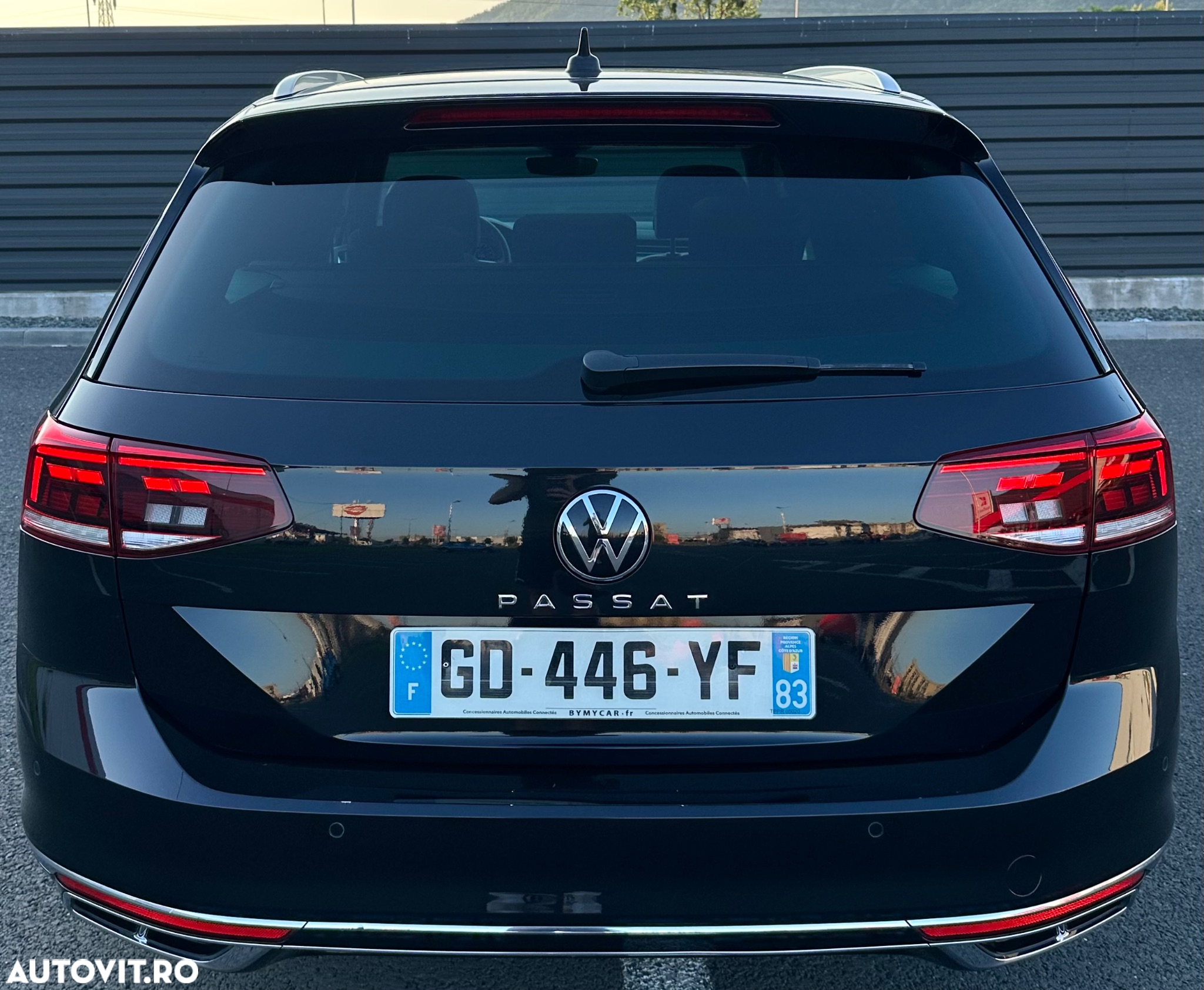 Volkswagen Passat Variant 2.0 TDI SCR DSG R-Line - 6