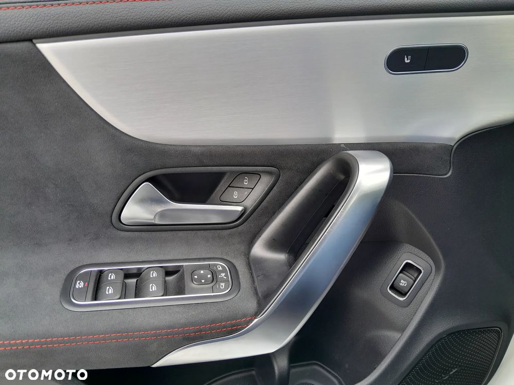 Mercedes-Benz CLA 200 AMG Line 7G-DCT - 16