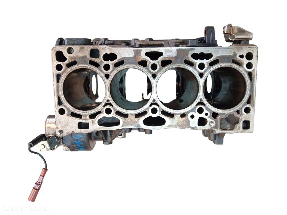 BLOK SILNIKA SKODA RAPID GOLF VII LEON III AUDI A3 8V 1.6 TDI 04L023A - 2