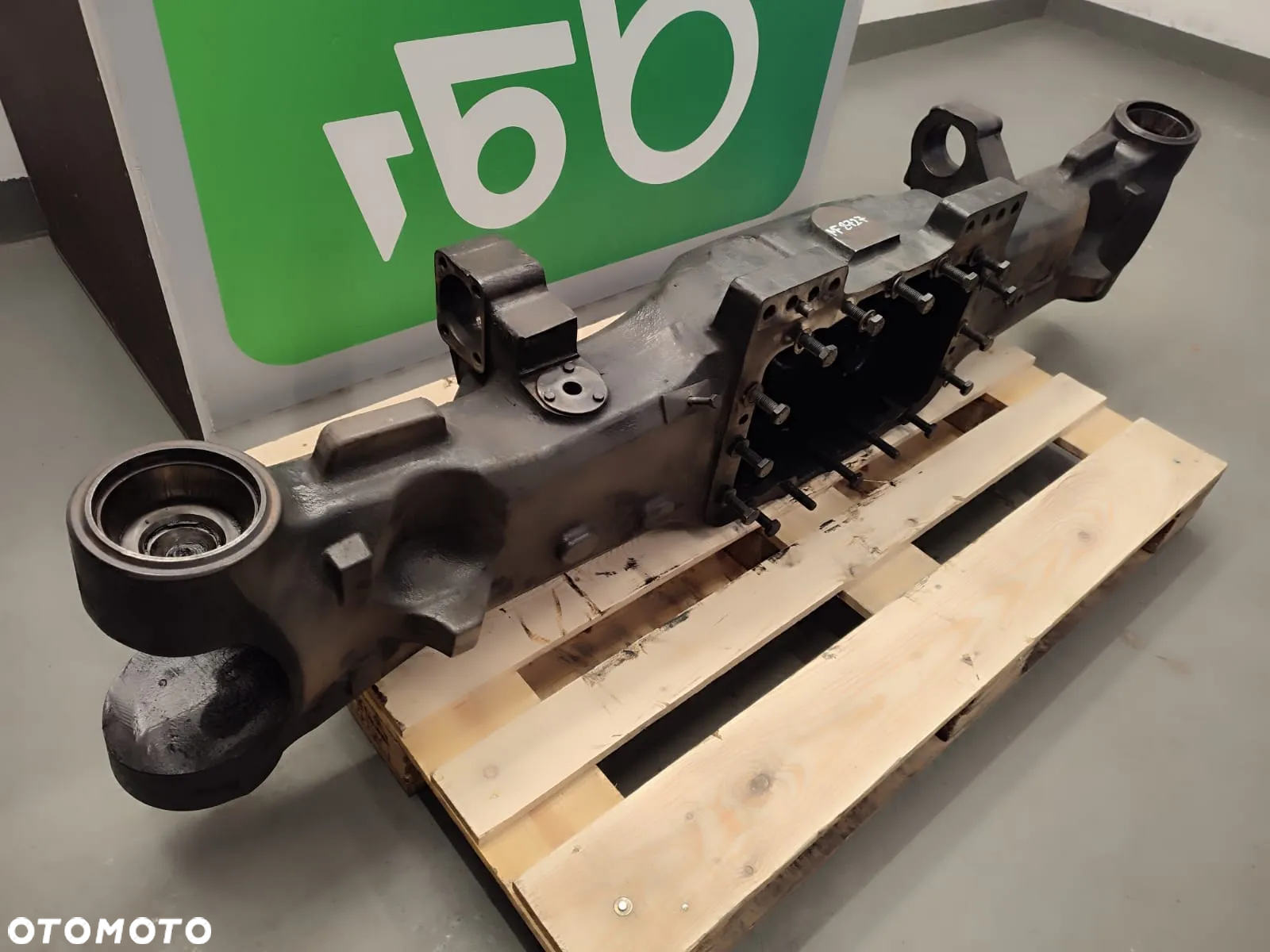 Obudowa mostu napędowego przedniego 7700170701 Massey Ferguson 8727 - 5