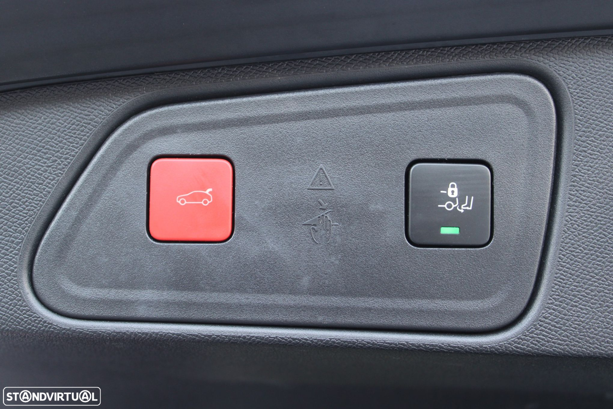 Peugeot 3008 1.2 PureTech Allure EAT8 - 31