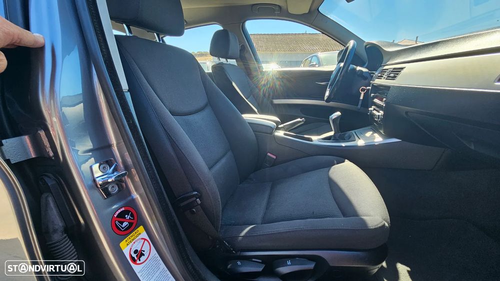 BMW 318 d Sport - 25