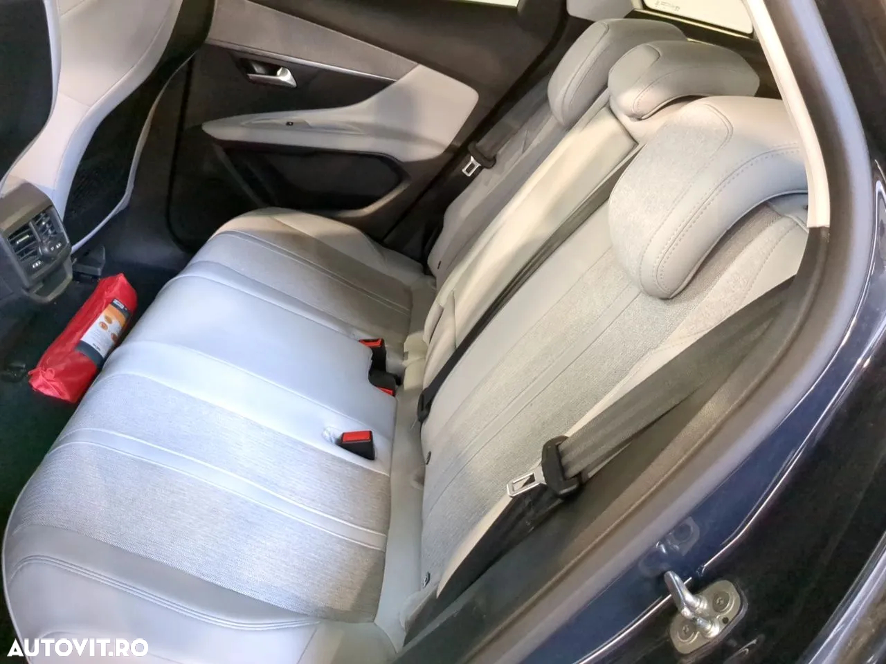 Peugeot 3008 1.2 PureTech S&S EAT8 Allure - 12
