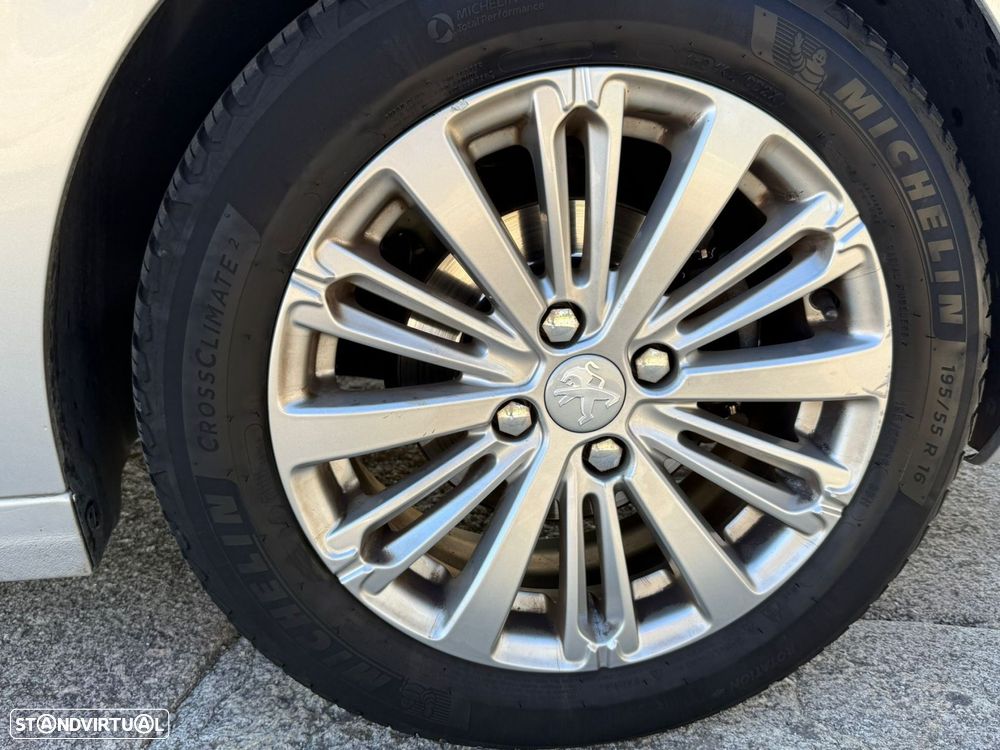 Peugeot 208 1.2 PureTech Style - 9