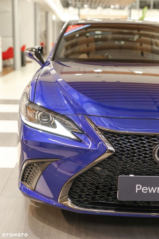 Lexus ES 300h F Sport Design - 36