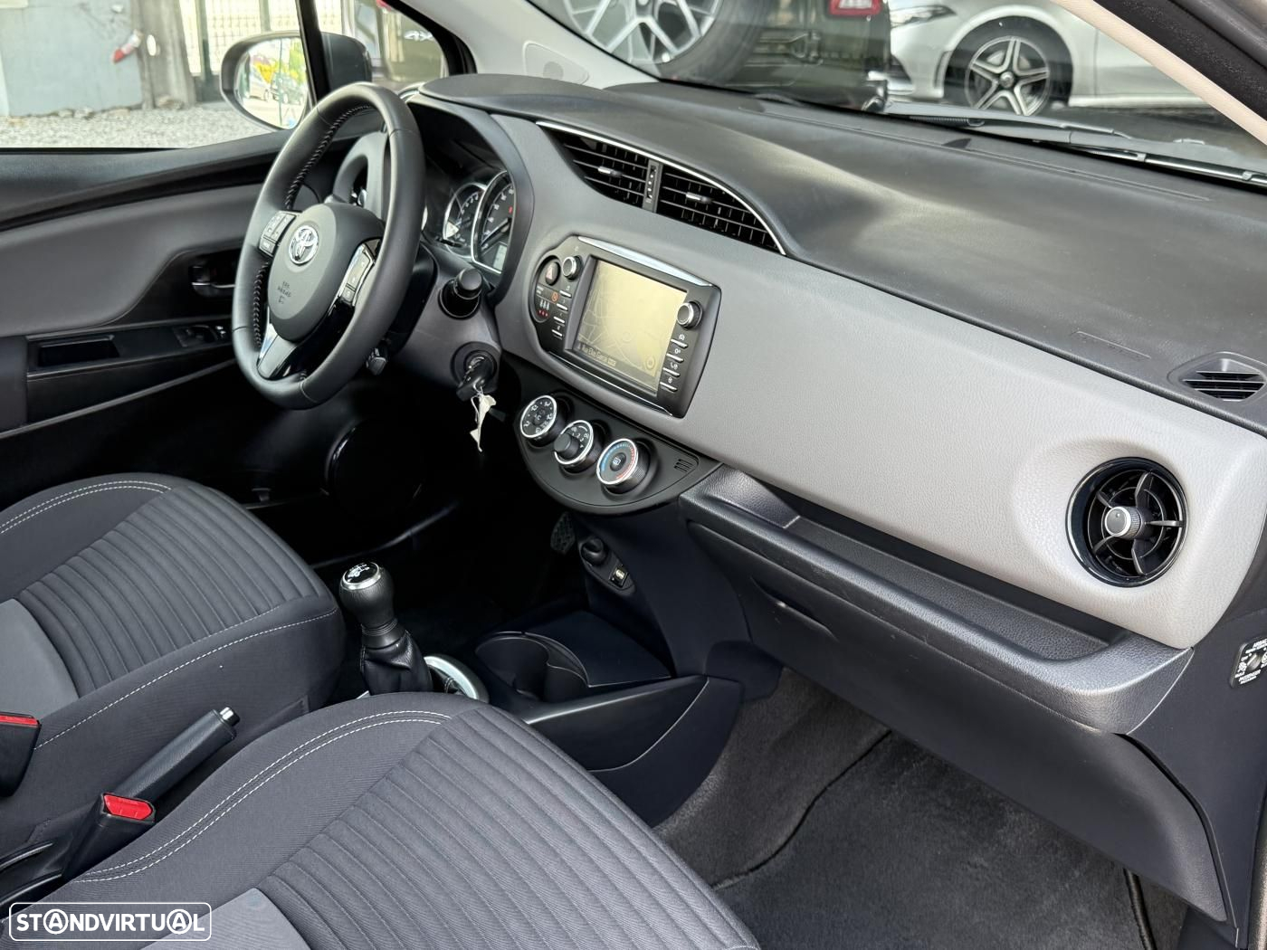 Toyota Yaris 1.0 VVT-i Comfort Plus - 35