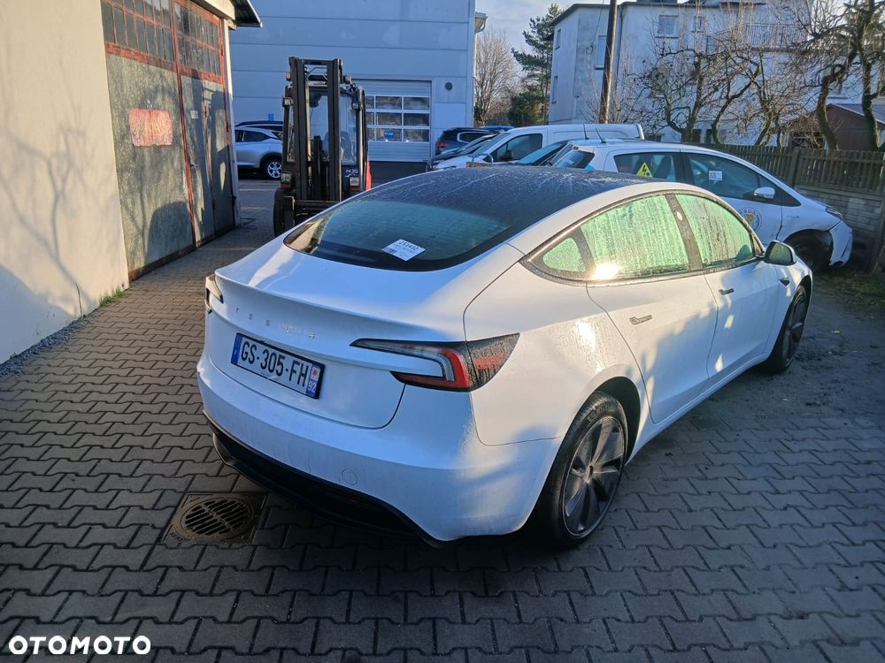 Tesla Model 3 RWD - 4