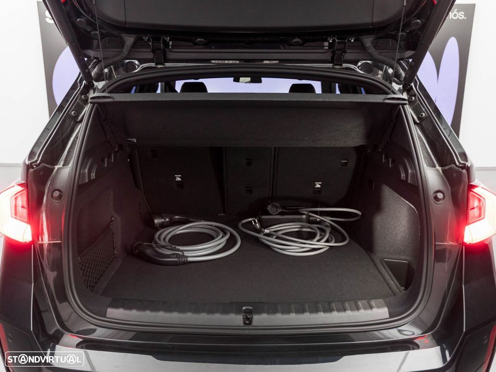 BMW iX1 eDrive20 Pack Desportivo M - 12