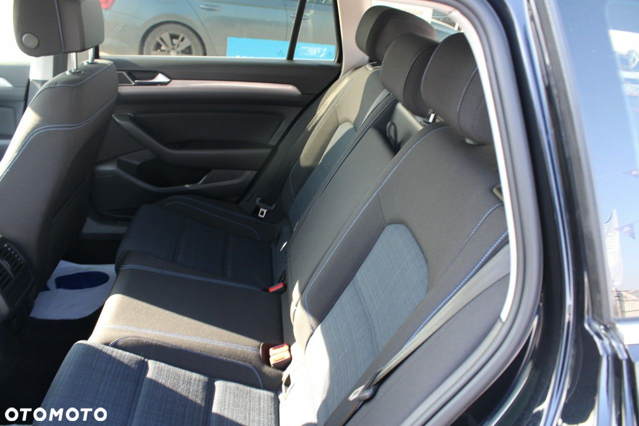 Volkswagen Passat - 14