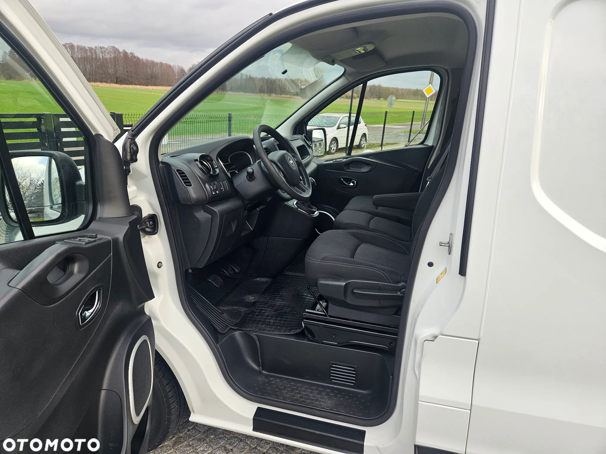 Opel VIVARO L2H1 - 10