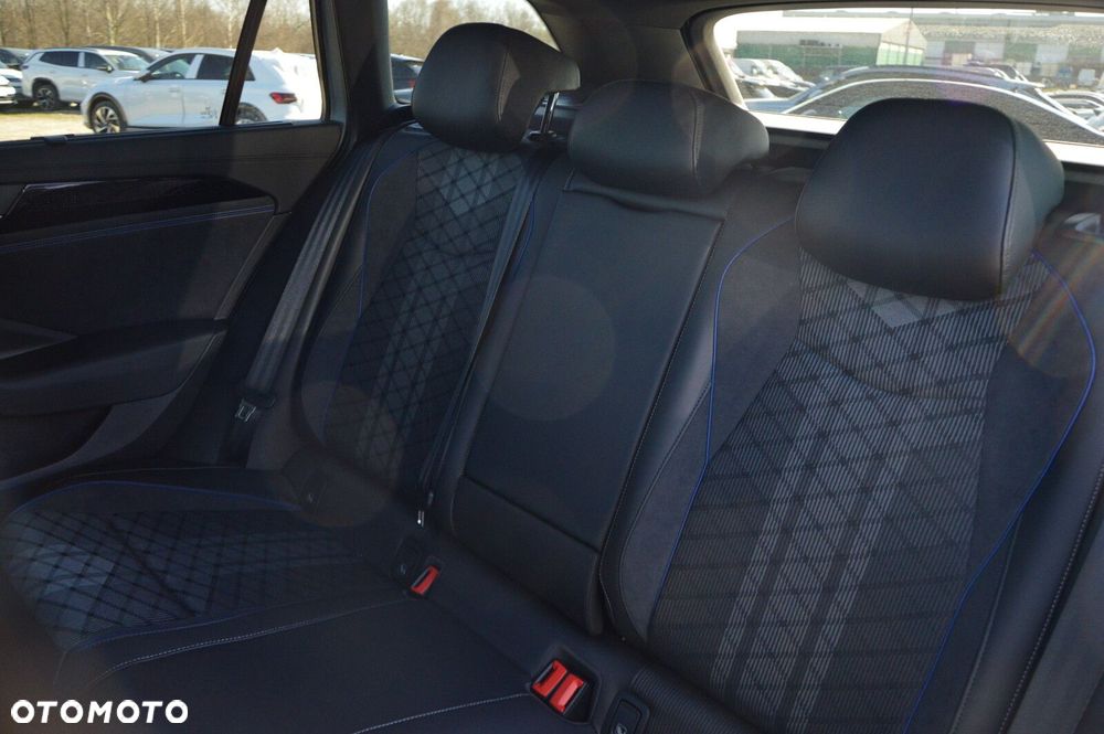 Volkswagen Passat - 15