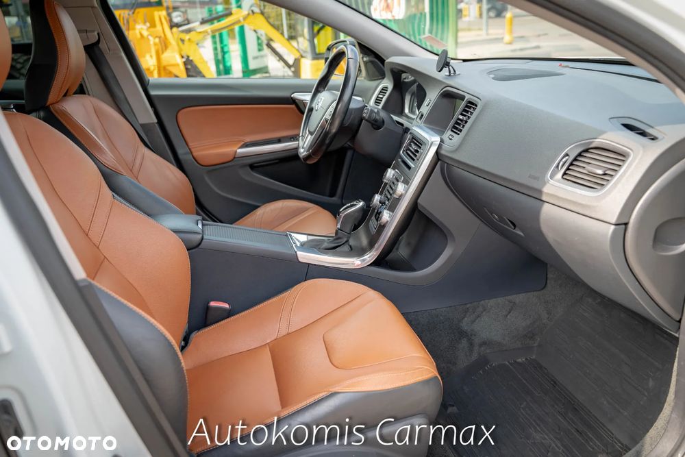 Volvo V60 Cross Country T5 AWD Summum - 13