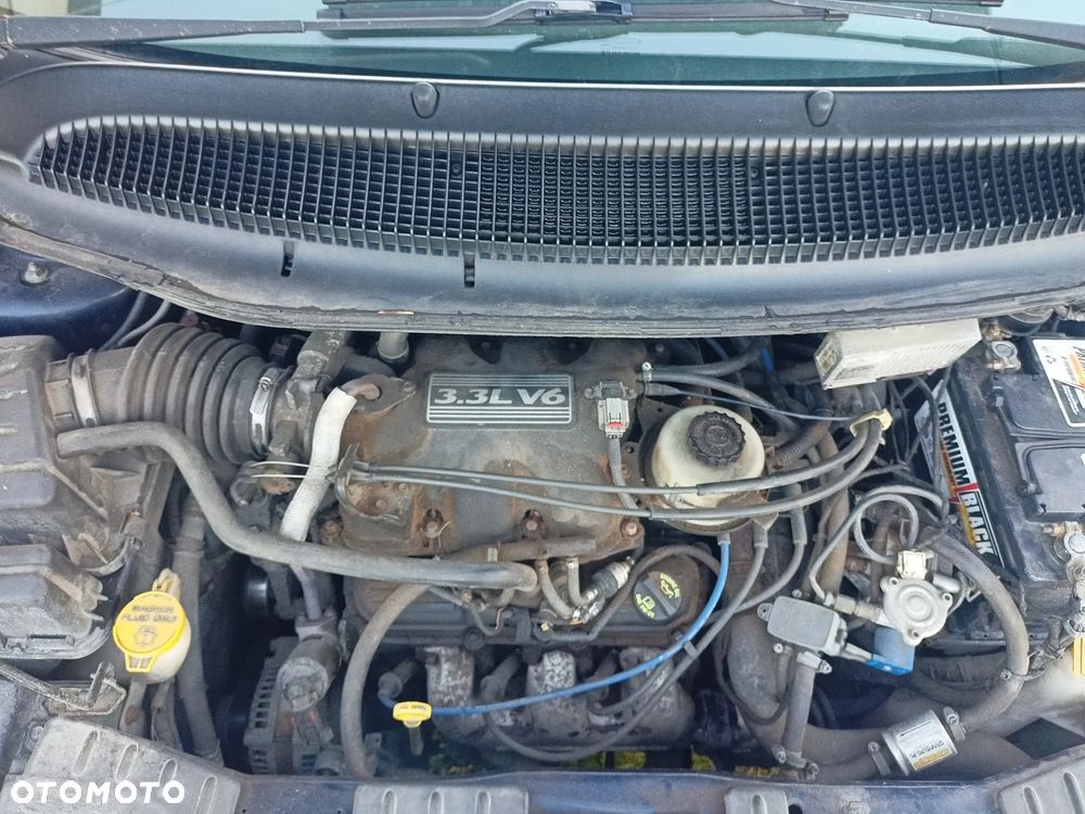 Chrysler Town & Country 3.3L LX - 20