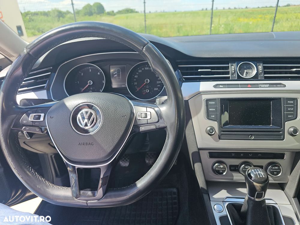 Volkswagen Passat 2.0 TDI Comfortline - 8