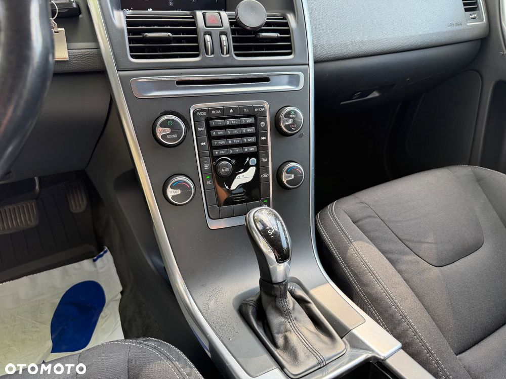 Volvo XC 60 D3 Geartronic Momentum - 29