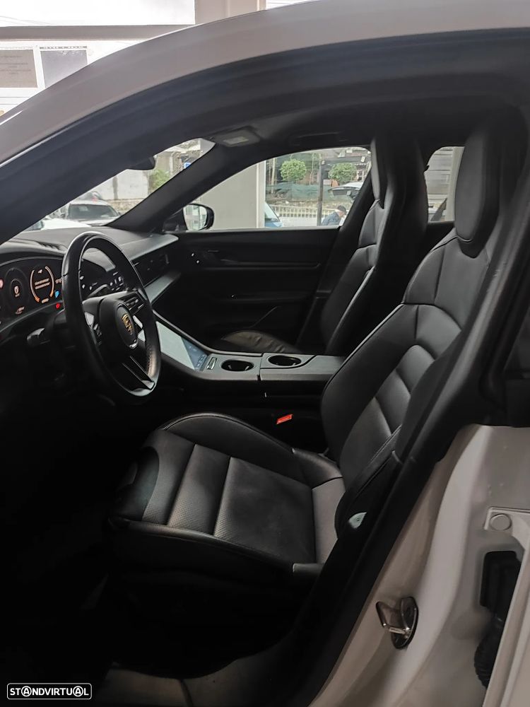 Porsche Taycan Cross Turismo 4 - 13