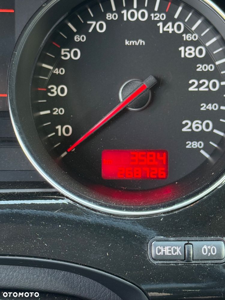 Audi A8 3.7 Quattro - 13