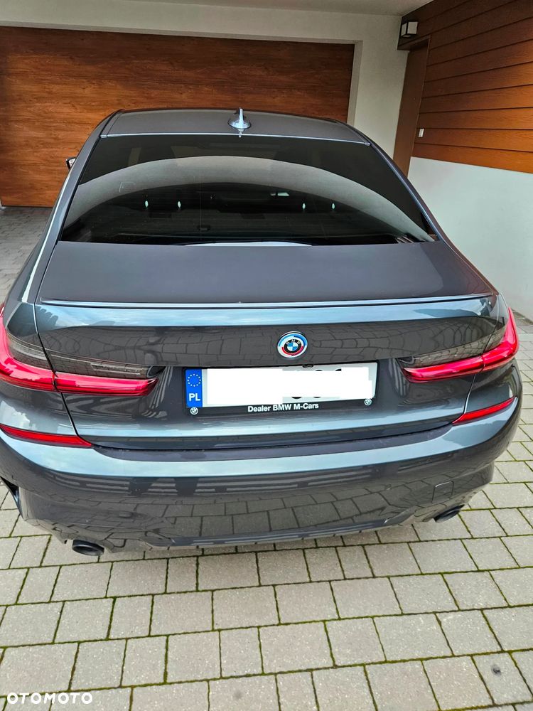 BMW Seria 3 2022 photo 3