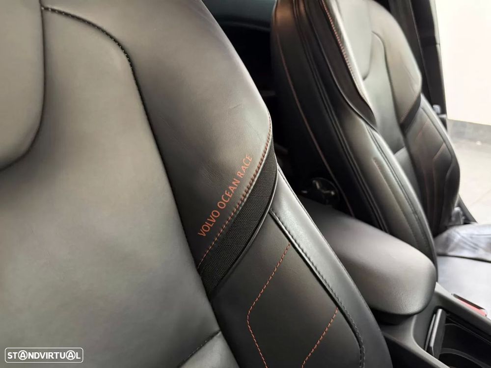 Volvo V40 Cross Country - 22