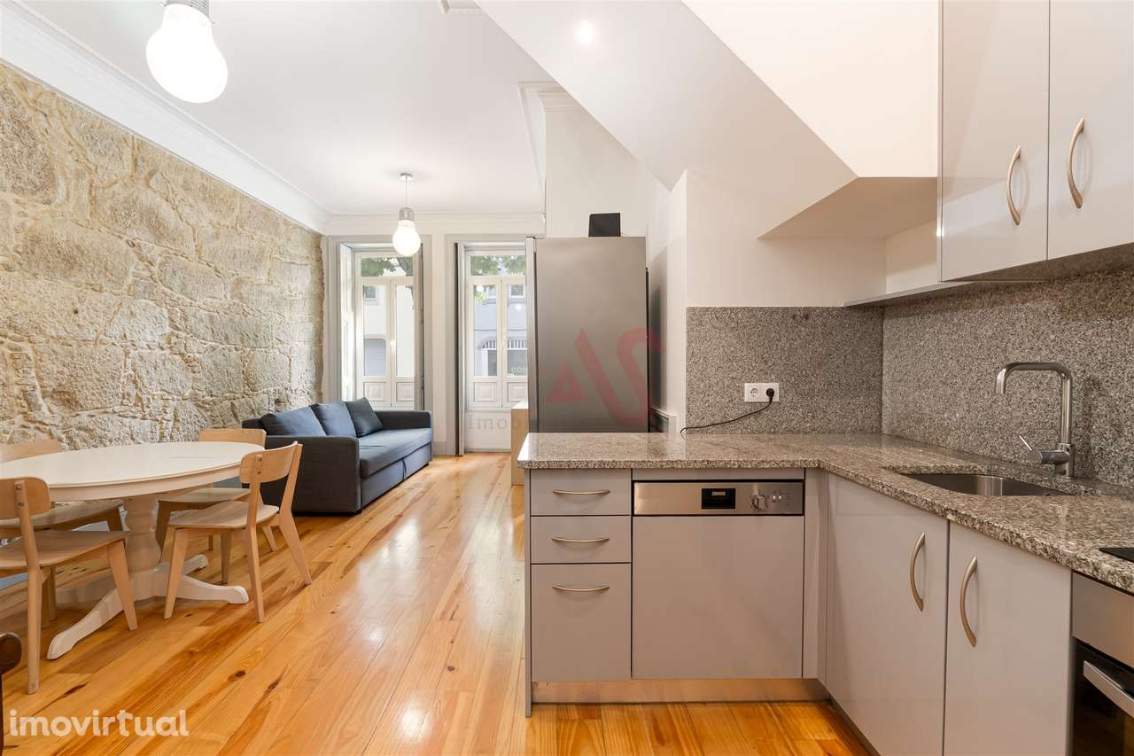 Moradia T3 situada numa das zonas mais prestigiadas da cidade do Porto - Grande imagem: 5/24