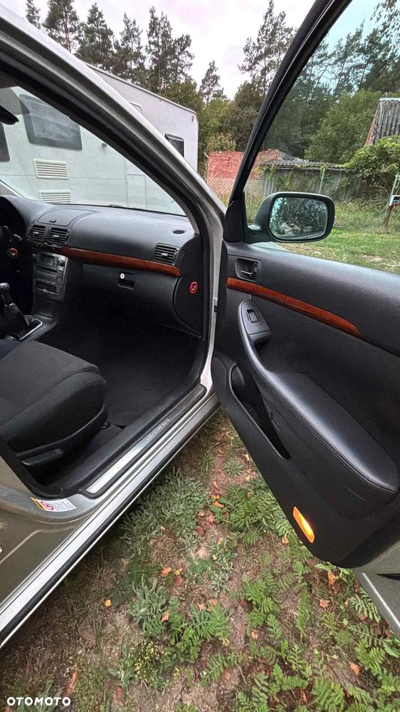 Toyota Avensis - 12
