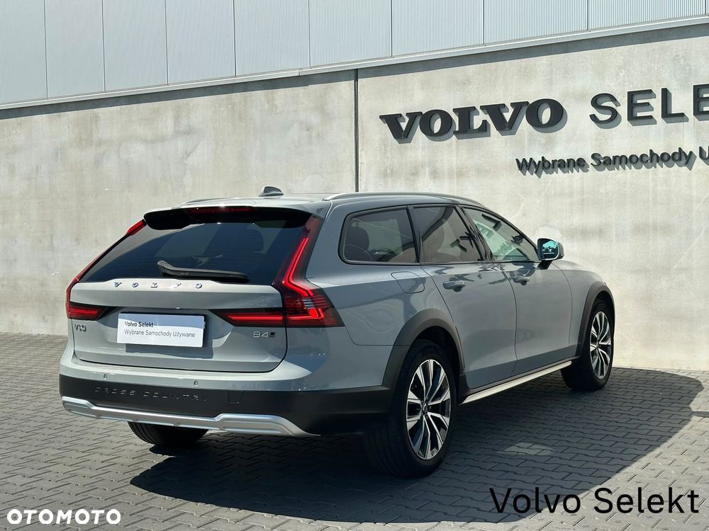 Volvo V90 Cross Country - 13