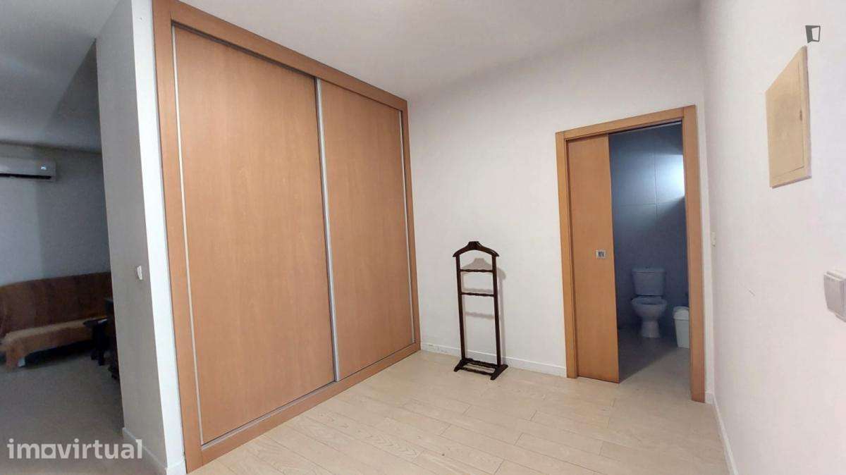 Quarto - localizado em Coimbra - Grande imagem: 5/7