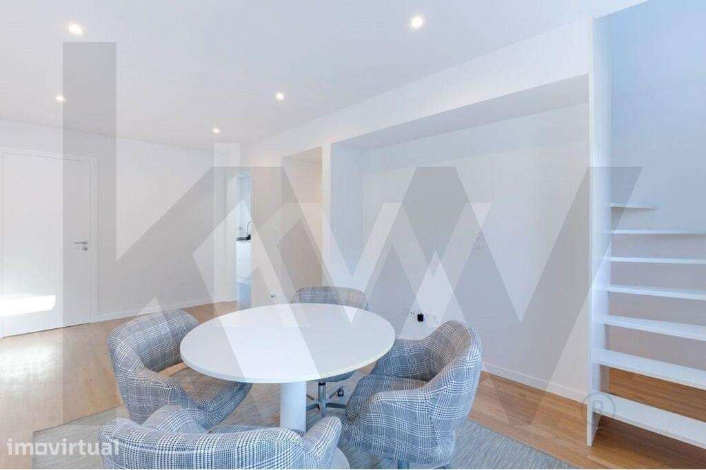 Apartamento  T4, duplex ,totalmente remodelado perto da Boavista. - Grande imagem: 4/38