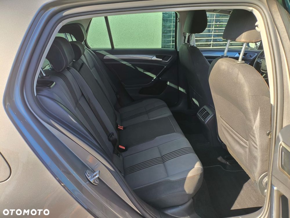 Volkswagen Golf - 25