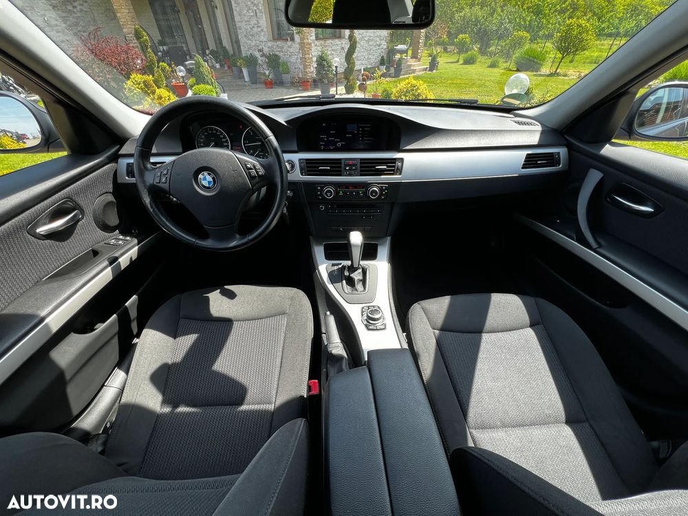BMW Seria 3 320d Aut. - 29
