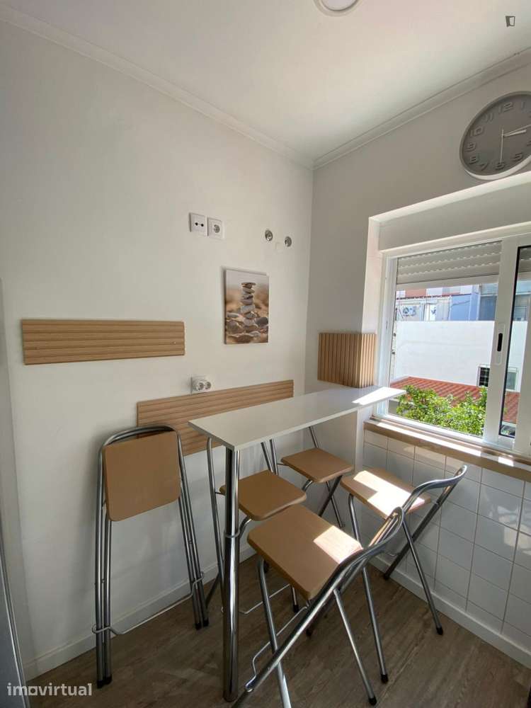 Quarto - localizado em Almada Lisbon - Grande imagem: 4/11