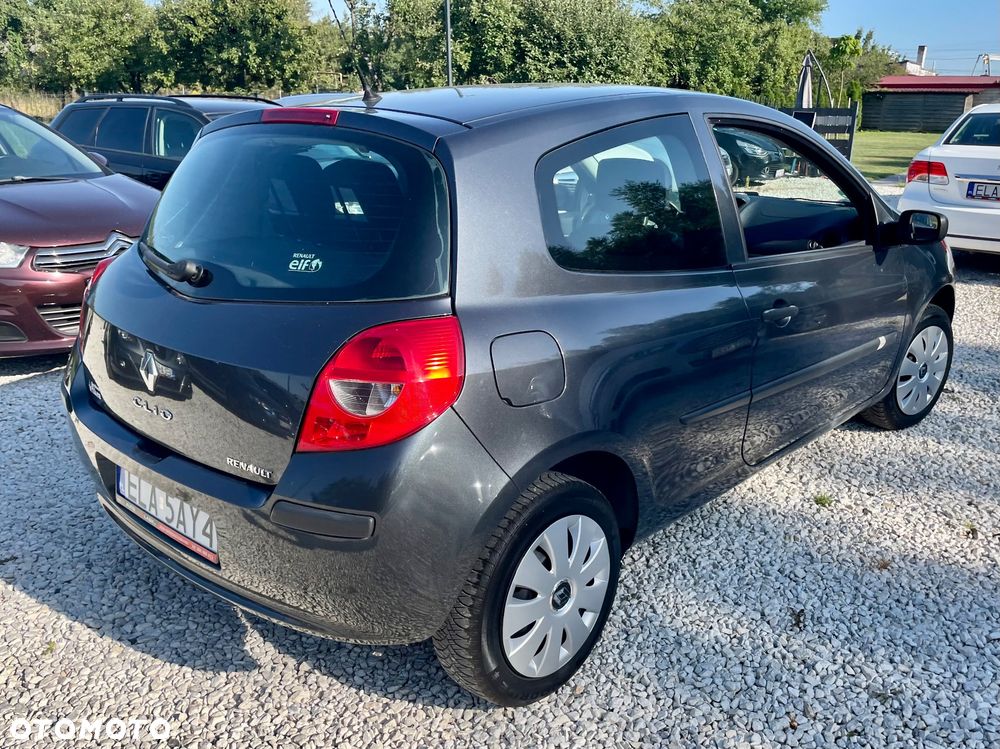 Renault Clio 1.2 16V Authentique - 18