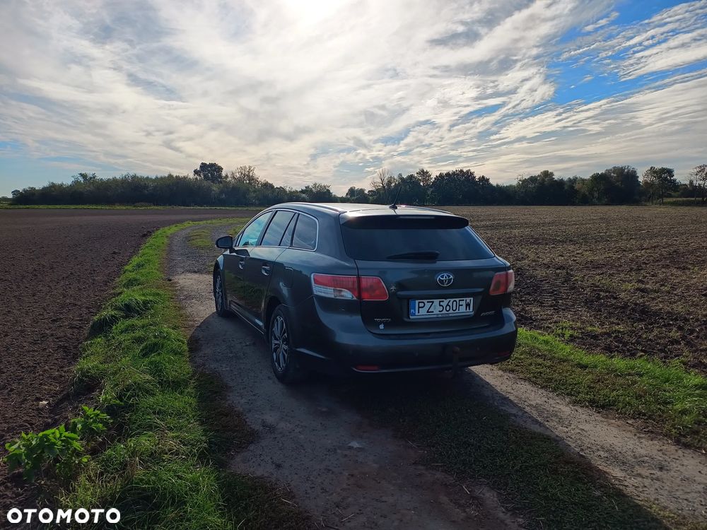 Toyota Avensis - 9