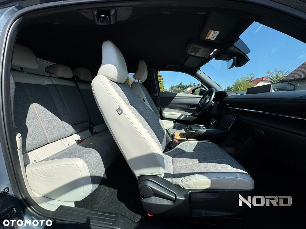 Mazda MX-30 e-SKYACTIV - 17