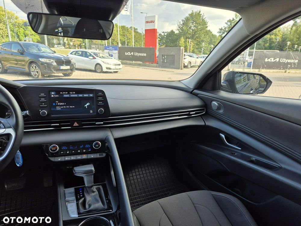 Hyundai Elantra - 16