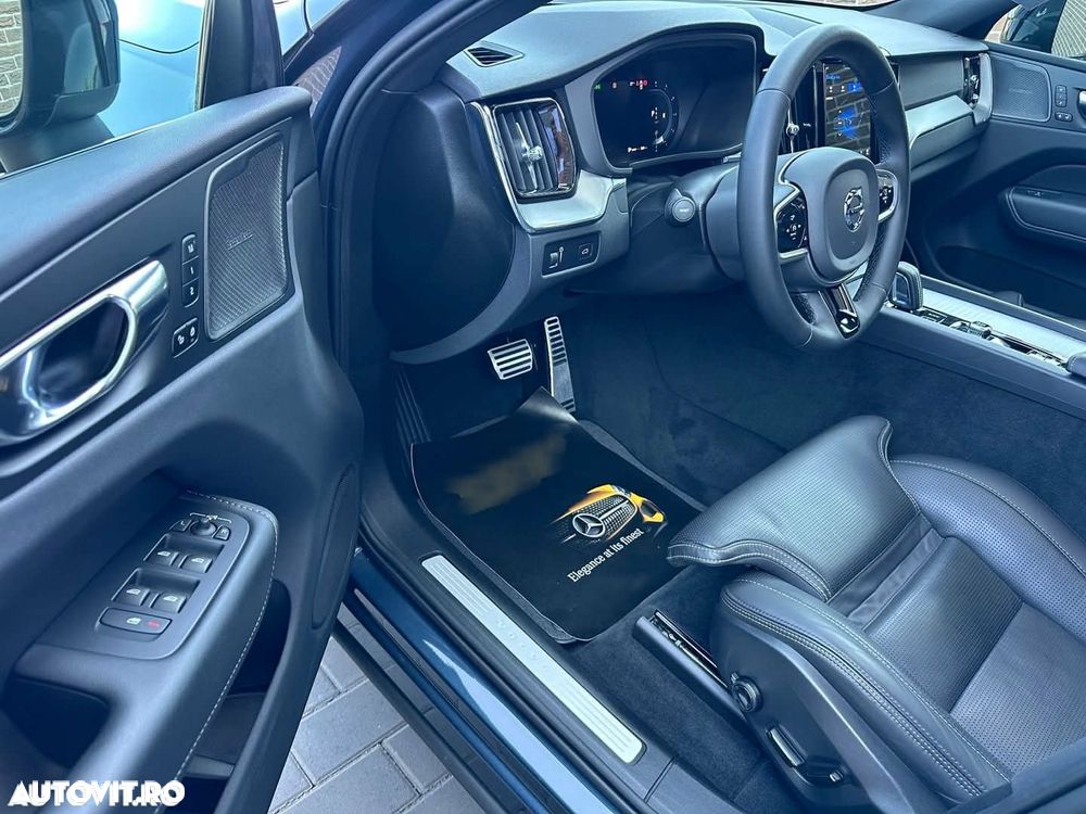 Volvo XC 60 B4 MHEV AT8 AWD R-Design - 12