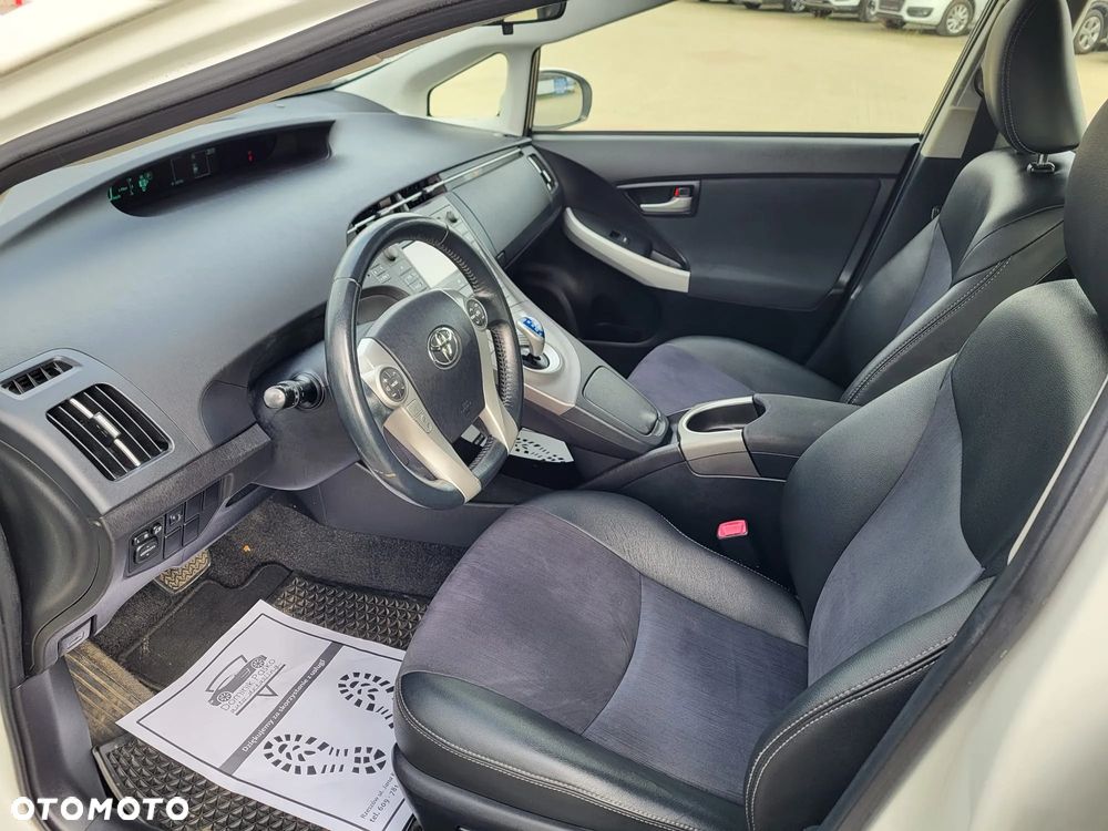 Toyota Prius (Hybrid) - 9