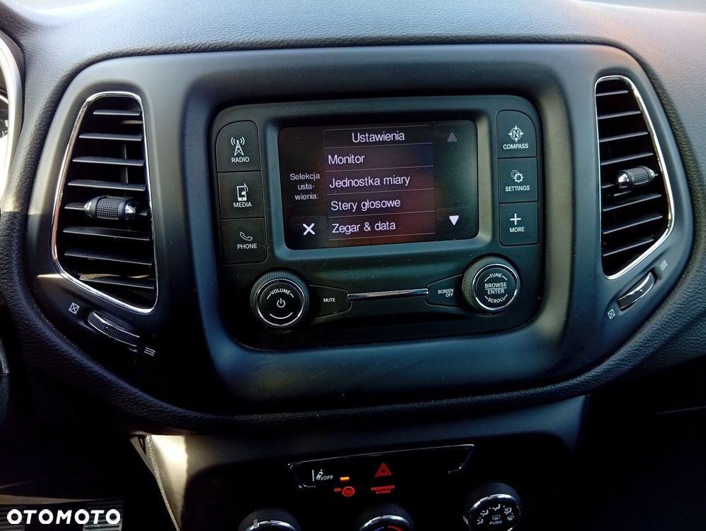 Jeep Compass - 26