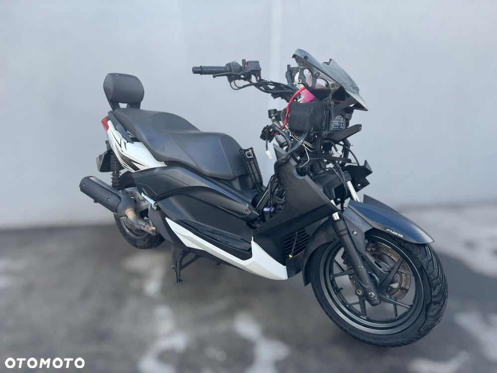 Yamaha X-max - 1