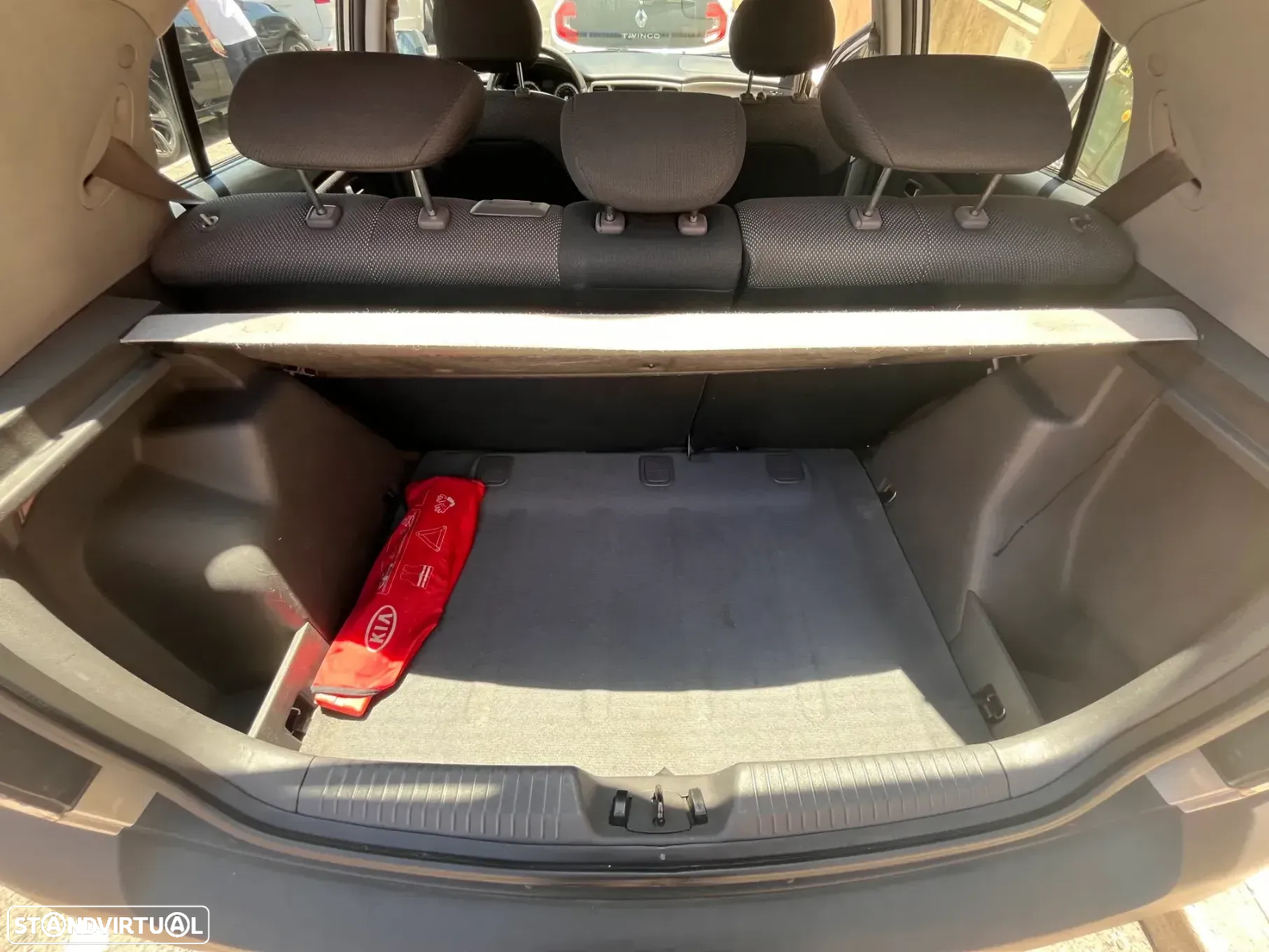Kia Rio - 10