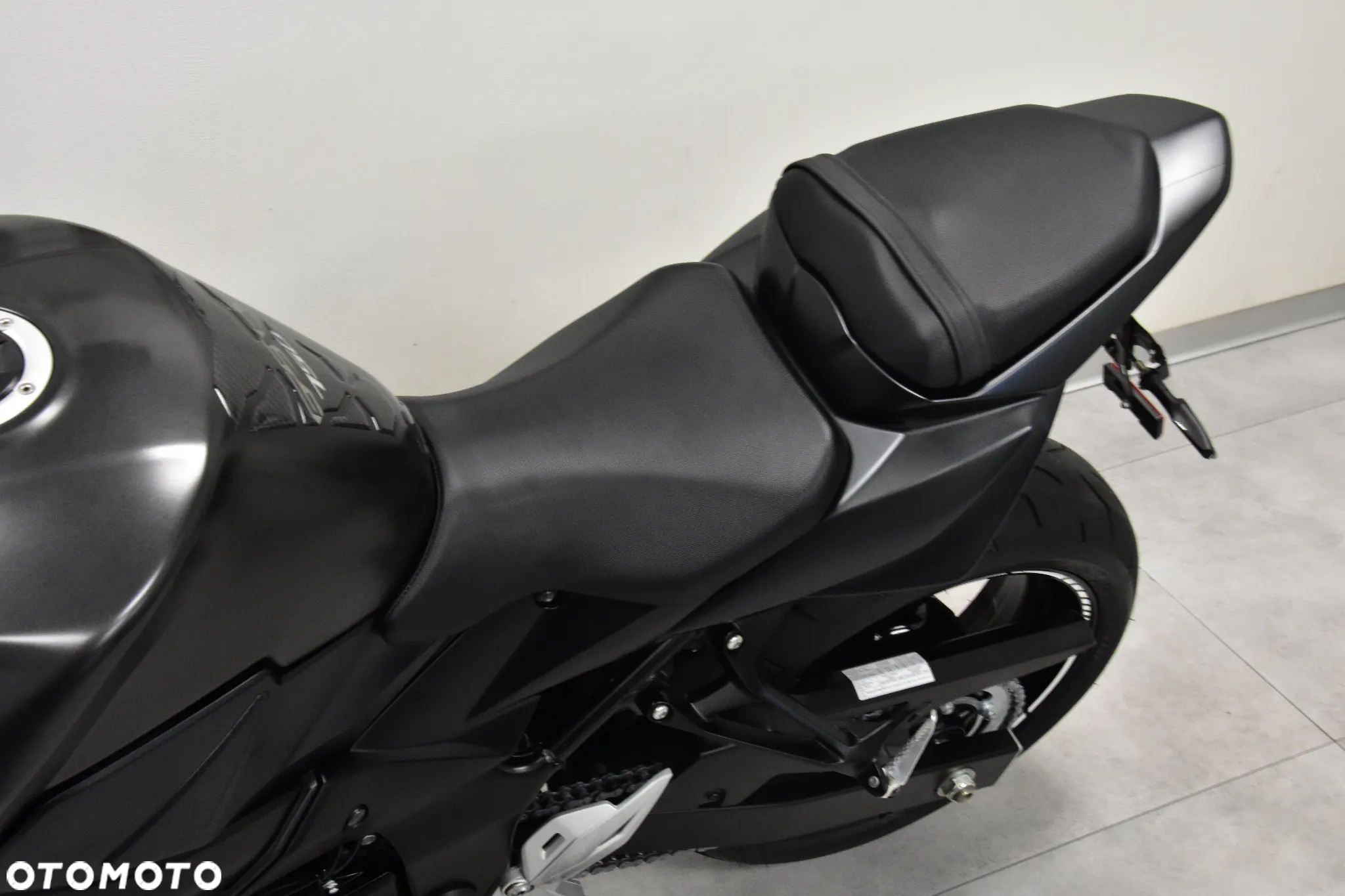 Suzuki GSR - 17