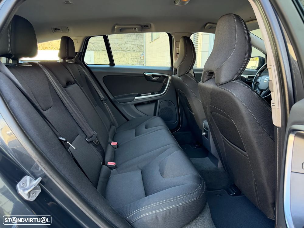 Volvo V60 2.0 D4 Momentum Eco - 11