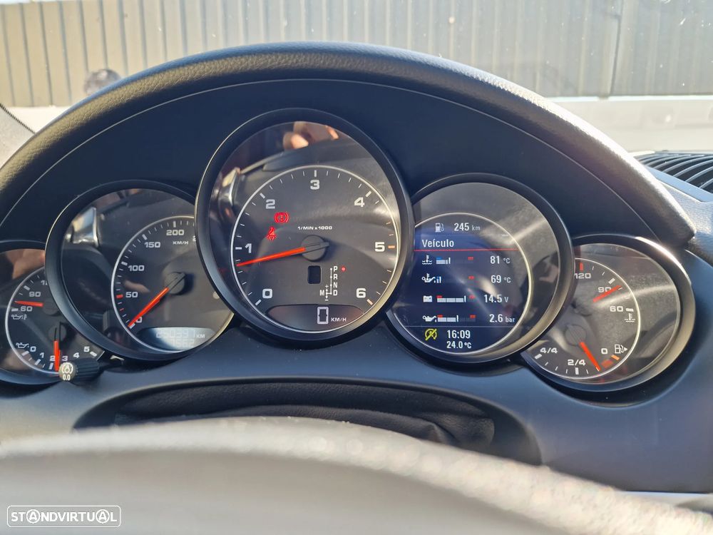 Porsche Cayenne II Platinum Edition - 24