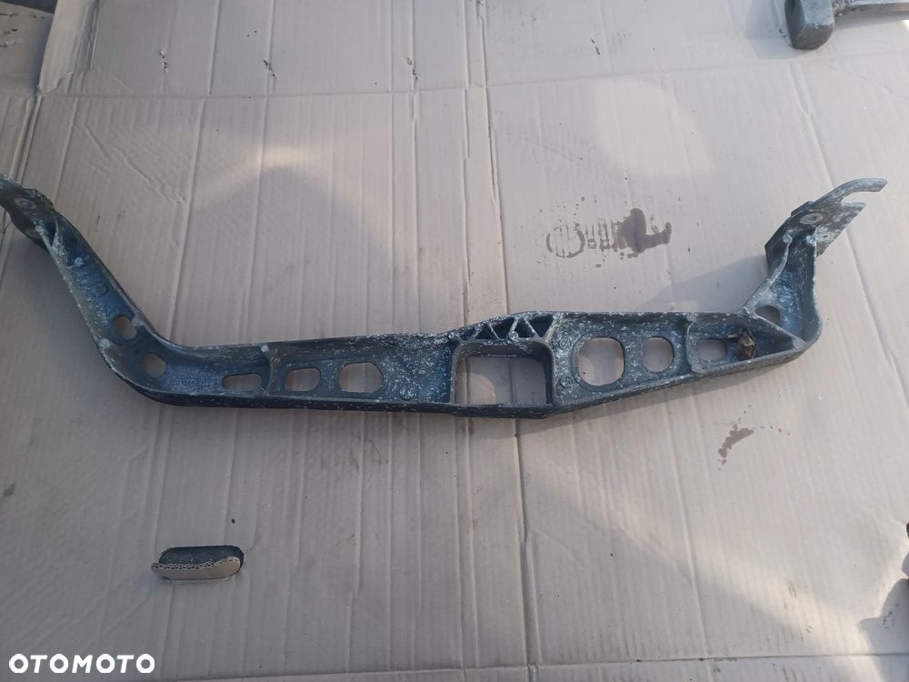 BELKA WSPORNIK AUDI A4 B8 8K0199521C - 1