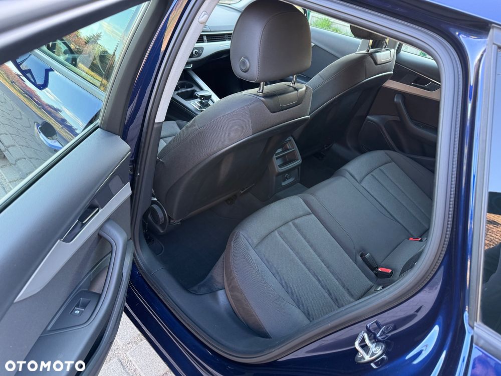 Audi A4 Avant 40 TDI quattro S tronic - 12