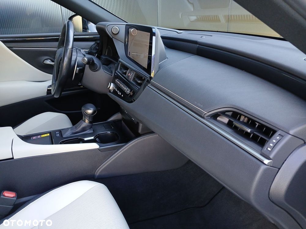Lexus ES 300h Business Edition - 23